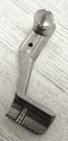 Лапка прижимная внутренняя Pfaff 145 (7.9 mm) 2/158 от магазина Promily в Георгиевске