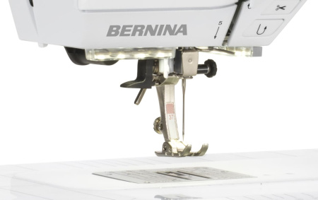 BERNINA 475 QE от магазина Promily в Георгиевске