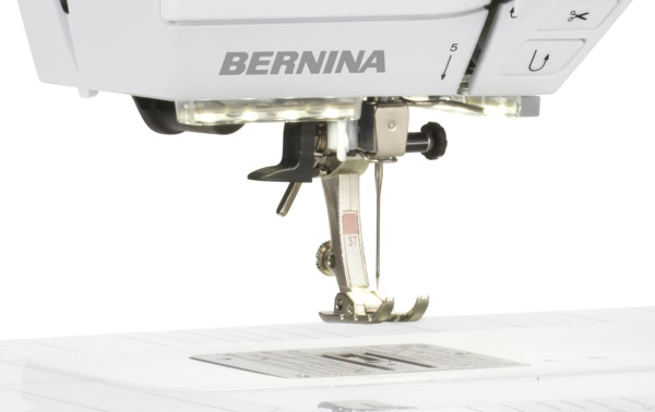 BERNINA 475 QE от магазина Promily в Георгиевске